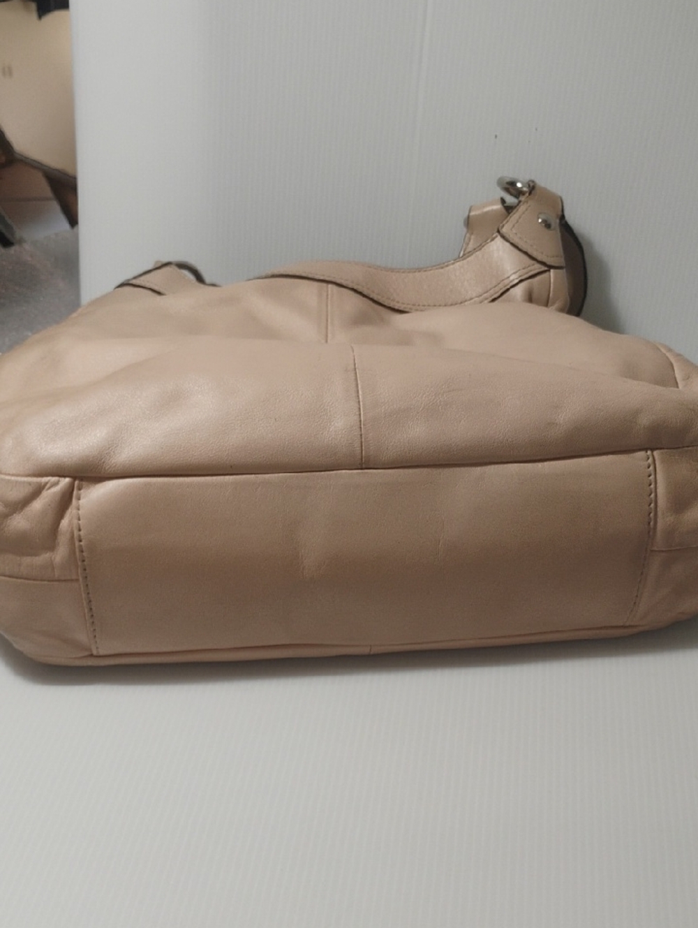 Coach Soho Lynn leather hobo shoulder bag In Shell Pink - Pre-loved Signs Of Use - Picture 12 of 14